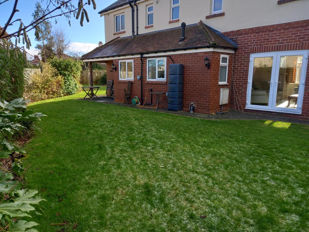 Вілла Grange Croft Ben Rhydding Екстер'єр фото