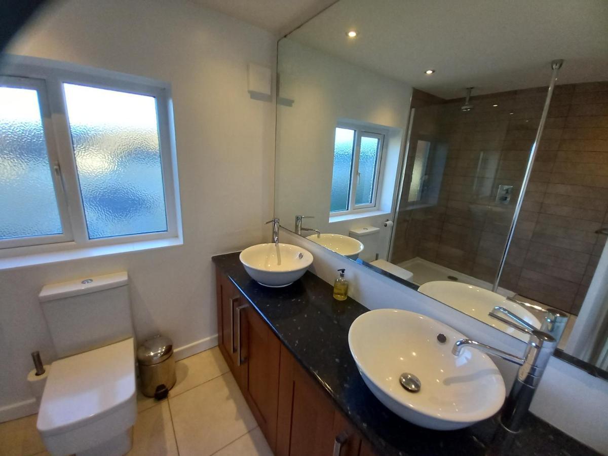 Вілла Grange Croft Ben Rhydding Екстер'єр фото
